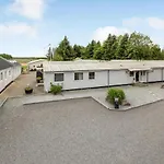 Сasa de vacaciones 8 Bedroom Cozy In Henne *
