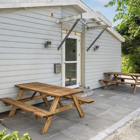 Сasa de vacaciones 8 Bedroom Cozy In Henne Henne Strand