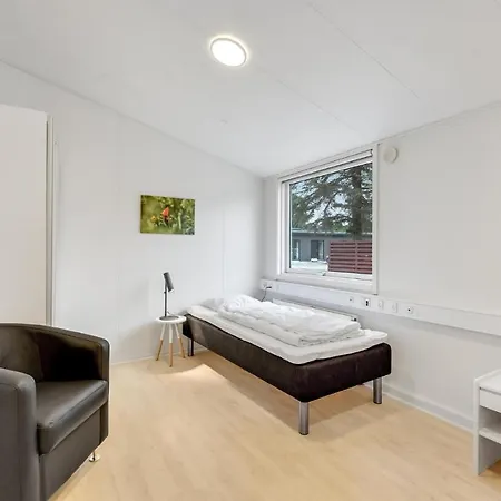 8 Bedroom Cozy In Henne Feriehus Henne Strand