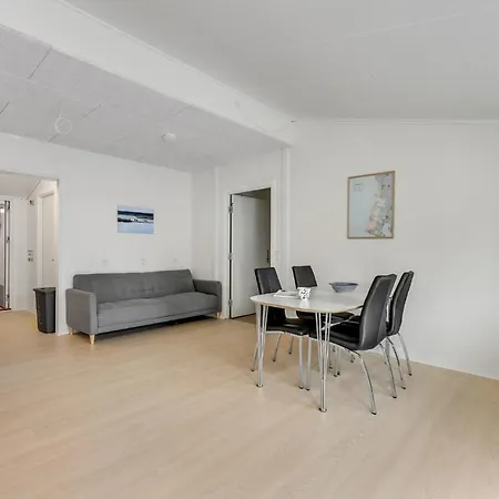 8 Bedroom Cozy In Henne Feriehus Henne Strand