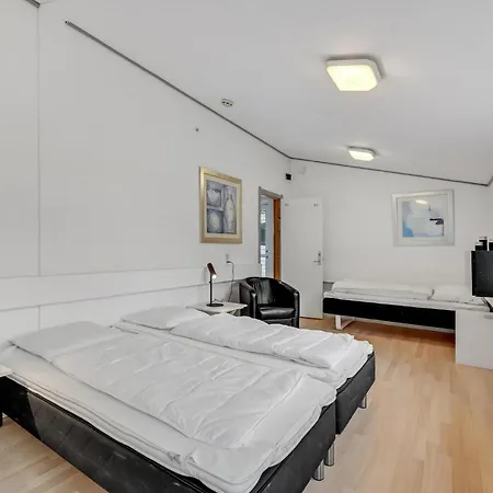 8 Bedroom Cozy In Henne Prázdninový dům