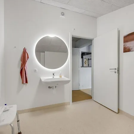 8 Bedroom Cozy In Henne * Henne Strand