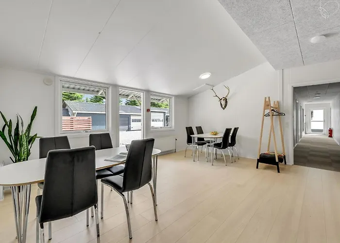 بيت للعطل 8 Bedroom Cozy In Henne